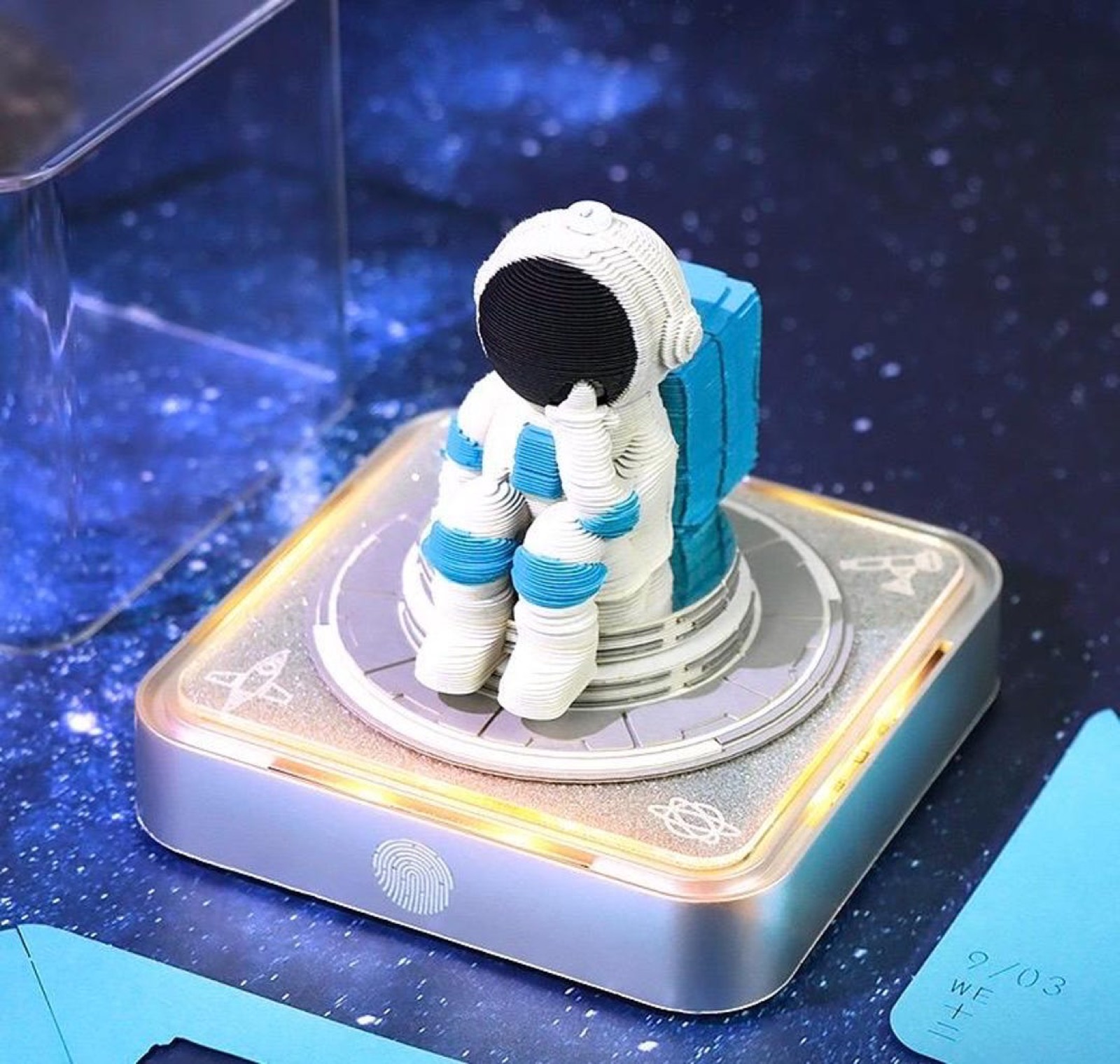 Astronaut 3D memo pad on LED base
